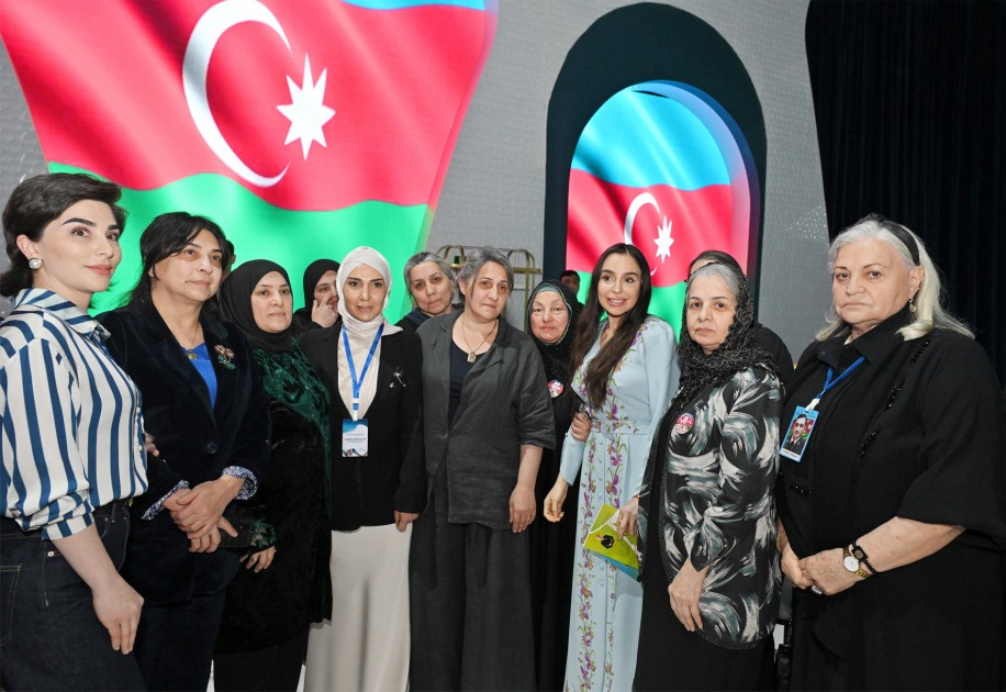 Leyla və Arzu Əliyeva şəhid anaları ilə iftar məclisində - FOTOLAR