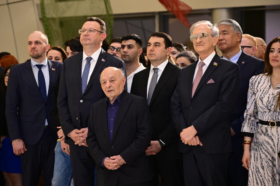“Qızılgülün sirri” sərgisinin açılışı oldu - FOTOLAR