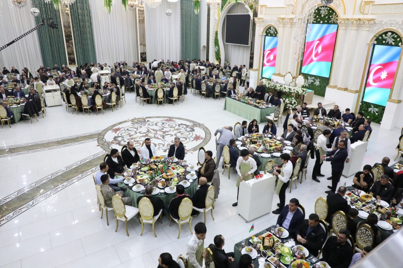 Suraxanı rayonunda iftar süfrəsi açılıb - FOTOLAR