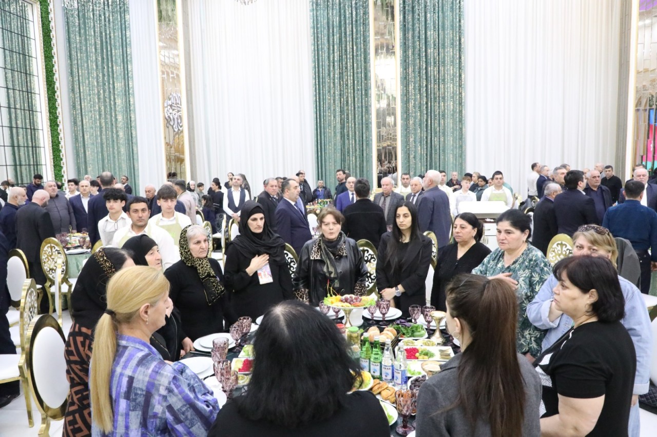 Suraxanı rayonunda iftar süfrəsi açılıb - FOTOLAR