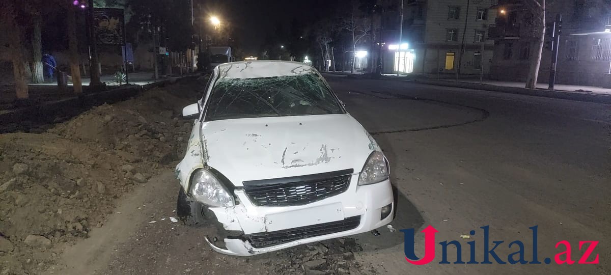 Gəncədə maşın aşıb, xəsarət alan var - FOTO