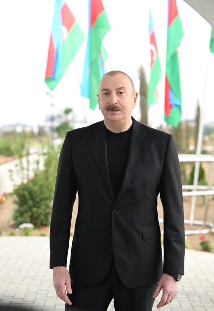 “Bax, biz belə şəhər qururuq!” - Prezidentin sakinlərlə söhbəti (FOTOLAR)
