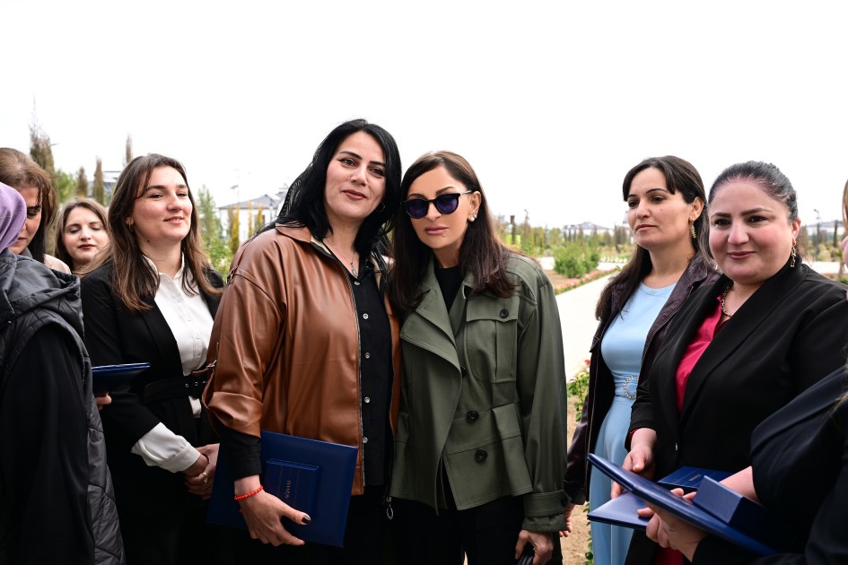“Bax, biz belə şəhər qururuq!” - Prezidentin sakinlərlə söhbəti (FOTOLAR)