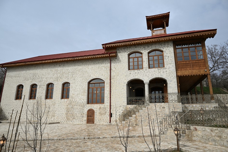 Prezident və birinci xanım Şuşada bir sıra açılışlarda iştirak ediblər - YENİLƏNİB (FOTOLAR)