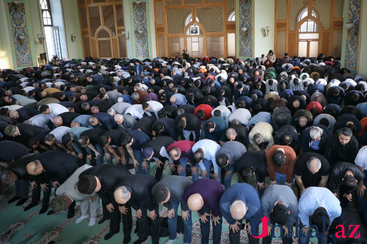 Bayram namazı qılındı – YENİLƏNİB (FOTOLAR)