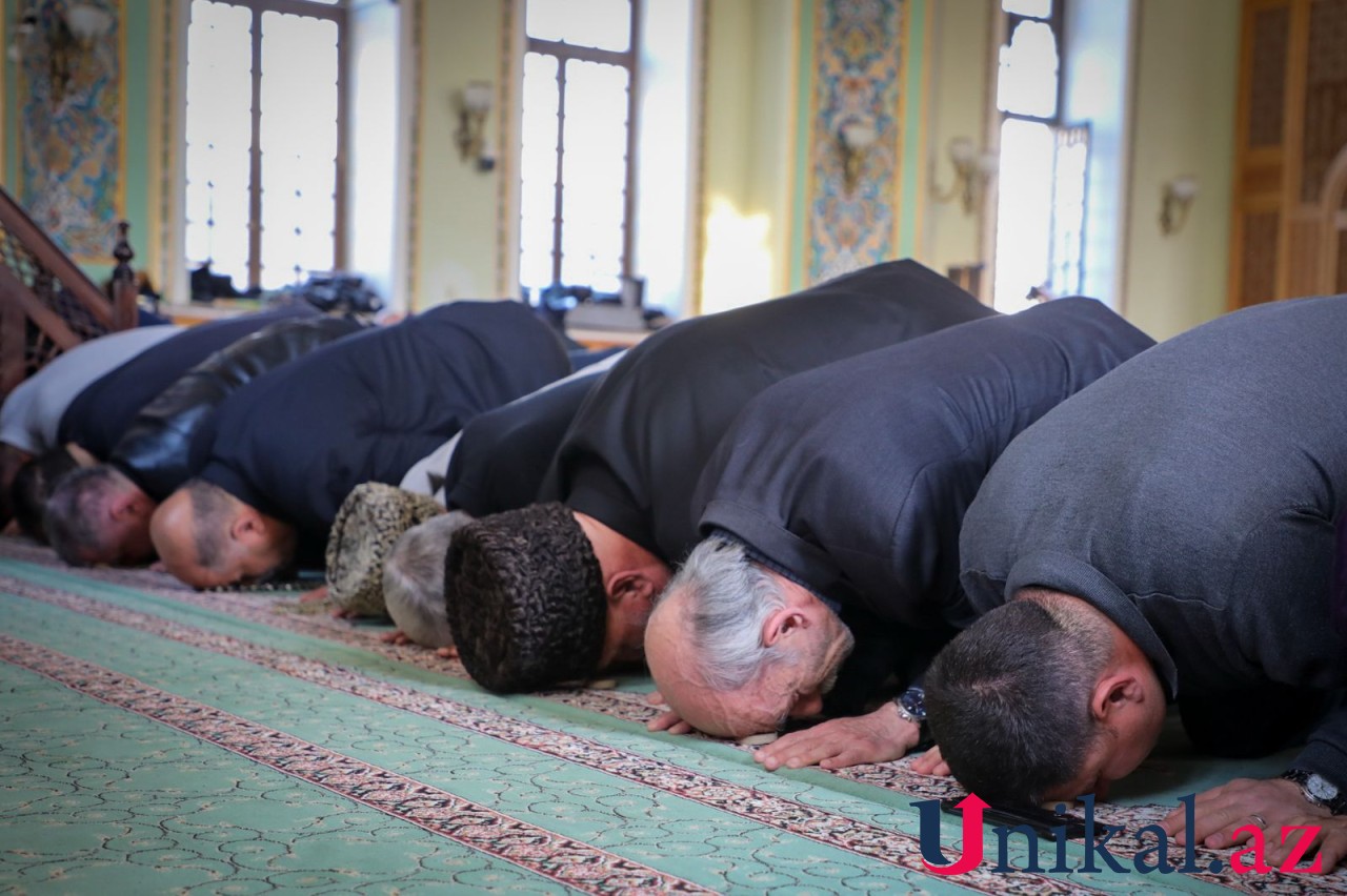 Bayram namazı qılındı – YENİLƏNİB (FOTOLAR)