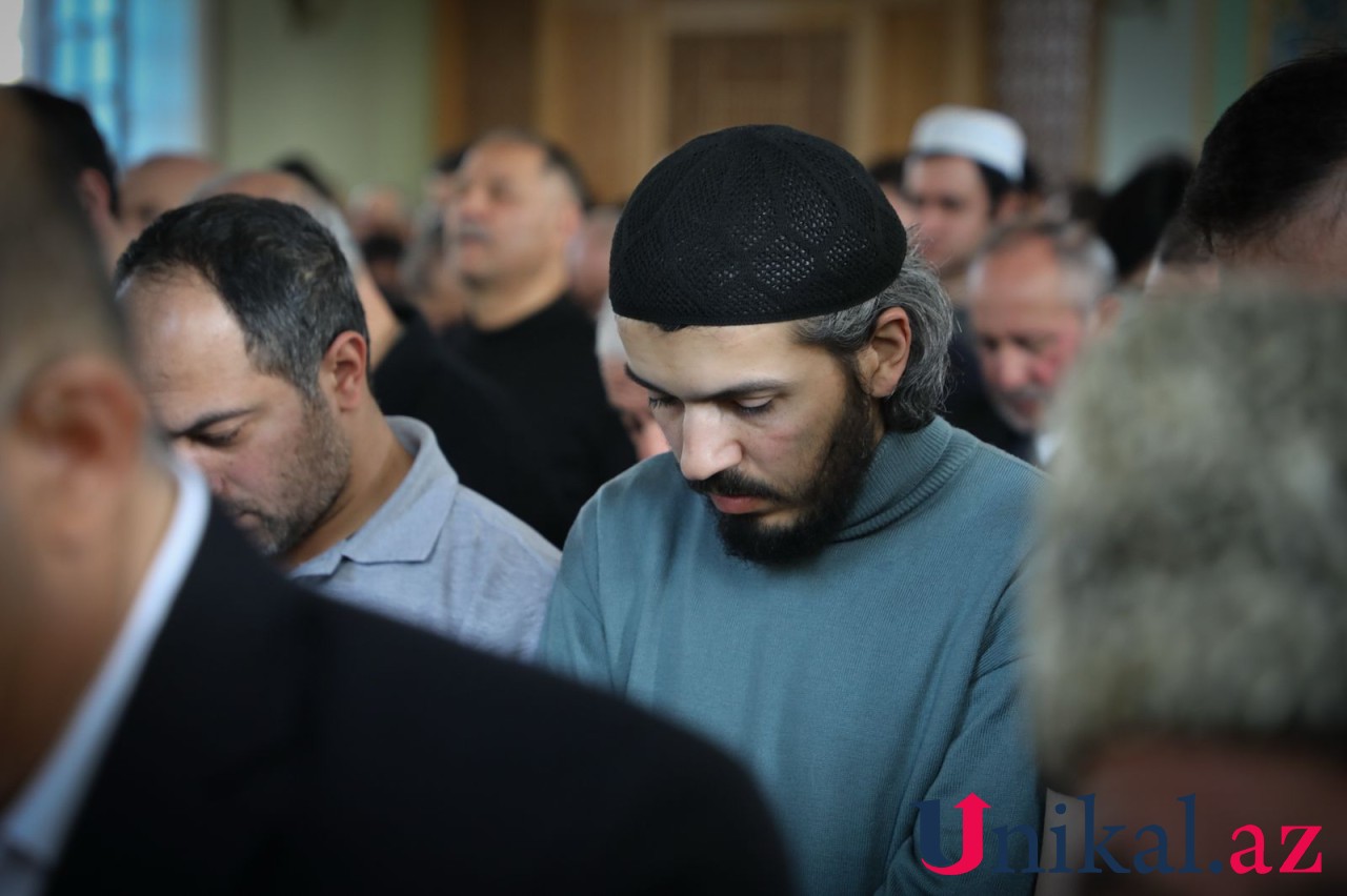 Bayram namazı qılındı – YENİLƏNİB (FOTOLAR)