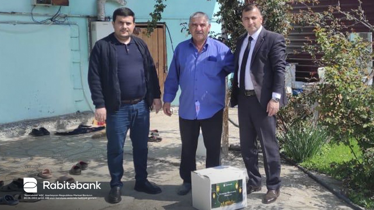 Rabitəbank Ramazan bayramı ərəfəsində şəhid ailələrini ziyarət edib - FOTOLAR