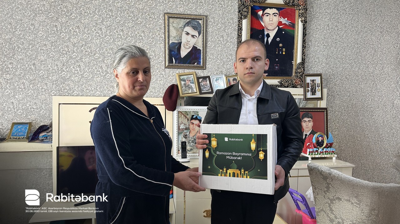 Rabitəbank Ramazan bayramı ərəfəsində şəhid ailələrini ziyarət edib - FOTOLAR
