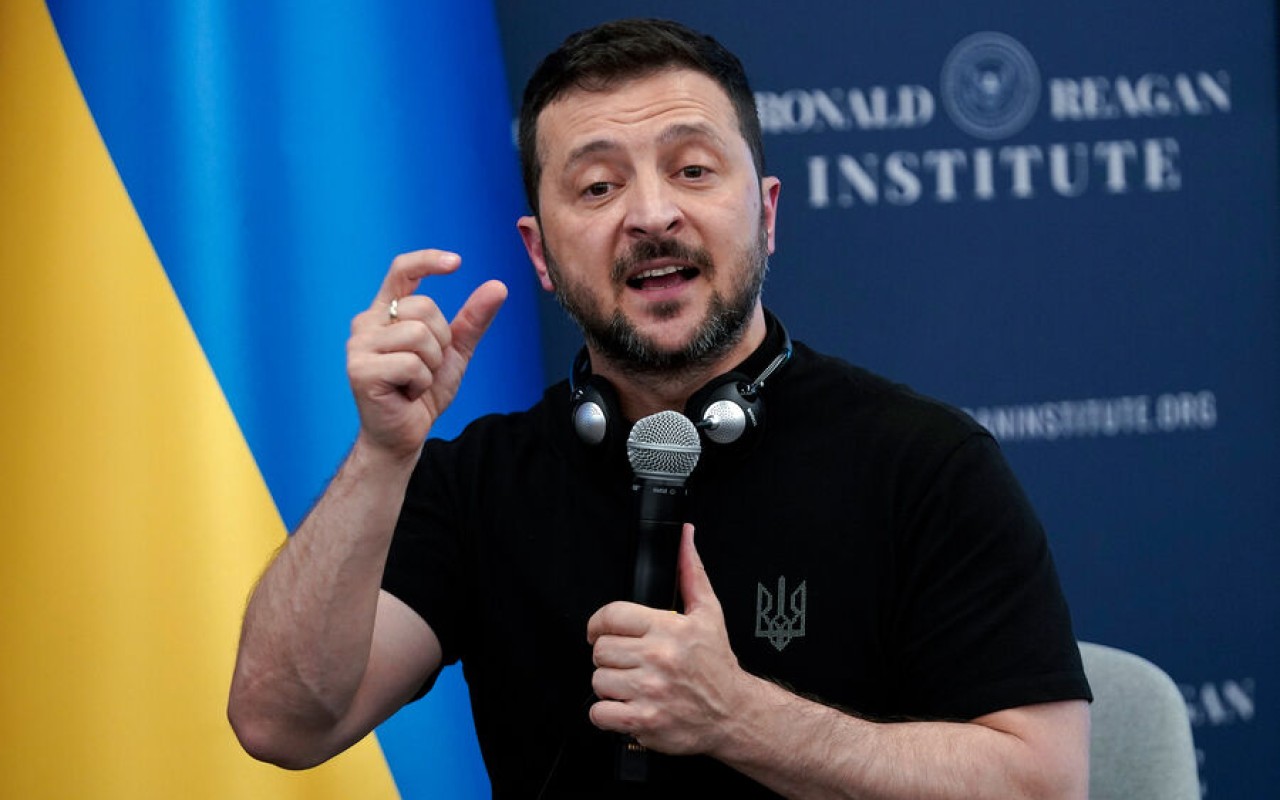 Zelenski və ailəsinin gəlirləri bəlli oldu