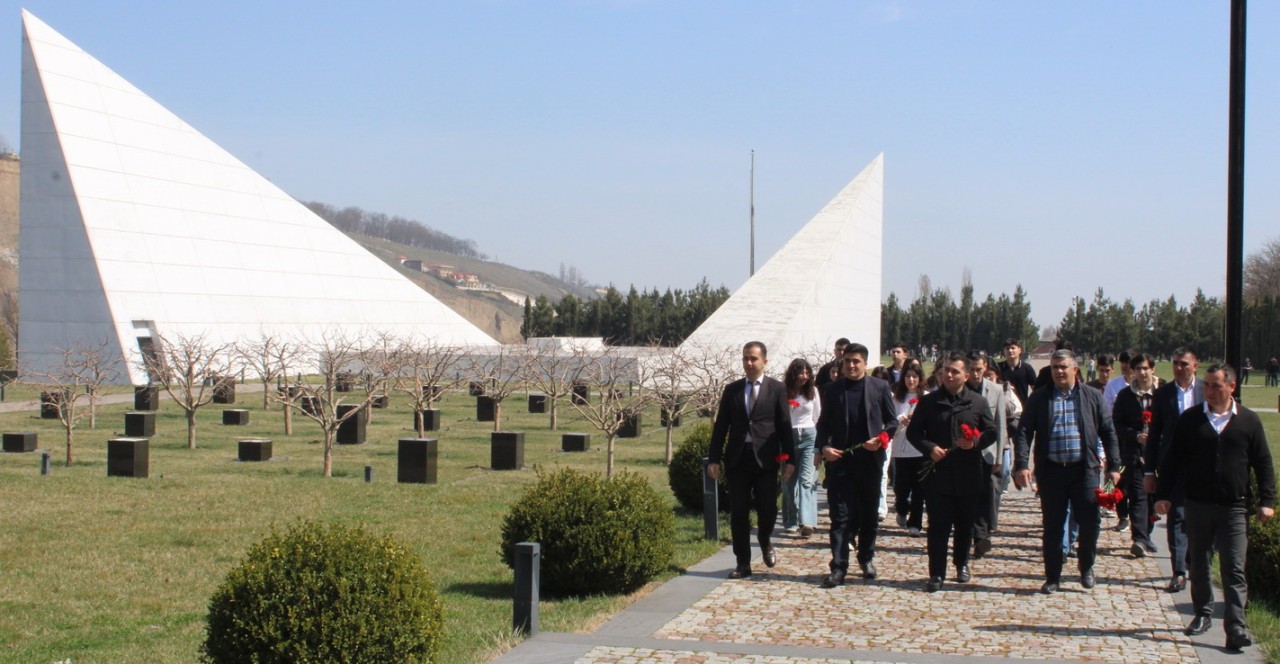 YAP Nizami rayon təşkilatının gəncləri Quba Soyqırımı Memorial Kompleksini ziyarət ediblər - FOTOLAR