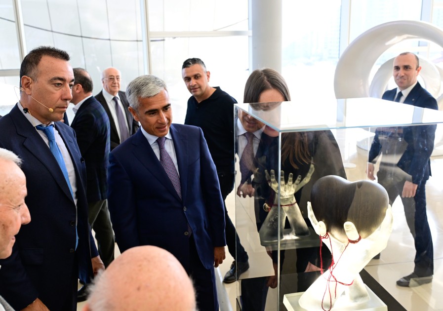 "Qəlbim sənindir” nadir incəsənət kompozisiyası Heydər Əliyev Mərkəzində - FOTOLAR