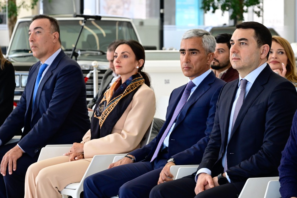 "Qəlbim sənindir” nadir incəsənət kompozisiyası Heydər Əliyev Mərkəzində - FOTOLAR