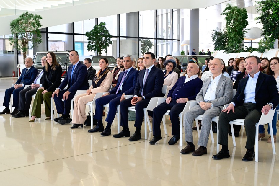"Qəlbim sənindir” nadir incəsənət kompozisiyası Heydər Əliyev Mərkəzində - FOTOLAR