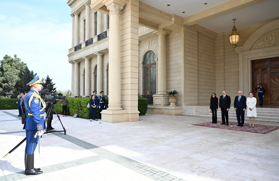 İlham Əliyev Almaniya Prezidentini qarşıladı - VİDEO+FOTOLAR (YENİLƏNİB)