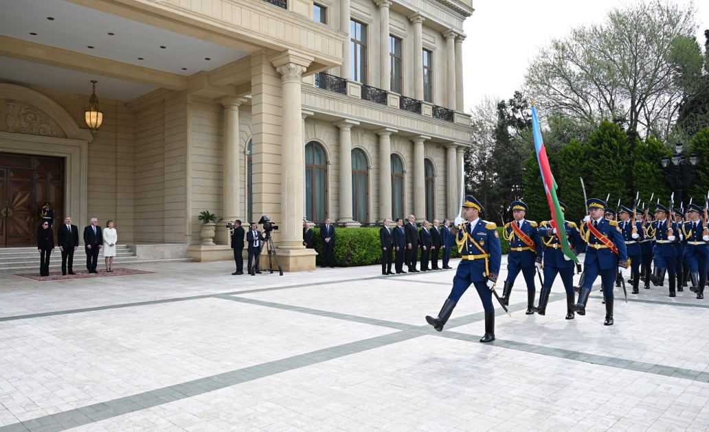 İlham Əliyev Almaniya Prezidentini qarşıladı - VİDEO+FOTOLAR (YENİLƏNİB)