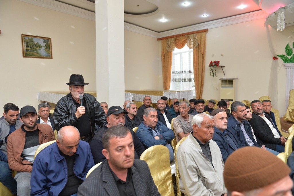 Taleh Qaraşov vətəndaşların problemlərini dinlədi - FOTOLAR