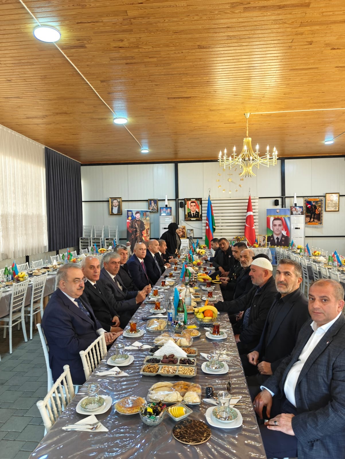 YAP Nəsimi rayon təşkilatının sədri şəhidin məzarını ziyarət etdi - FOTOLAR
