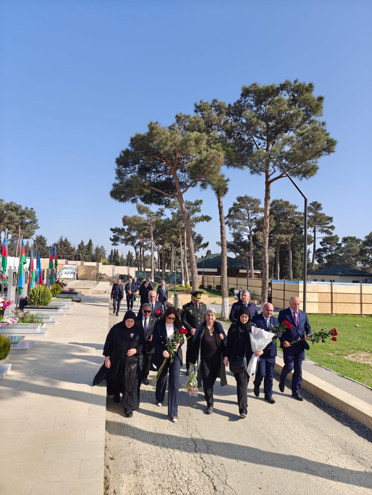 YAP Nəsimi rayon təşkilatının sədri şəhidin məzarını ziyarət etdi - FOTOLAR