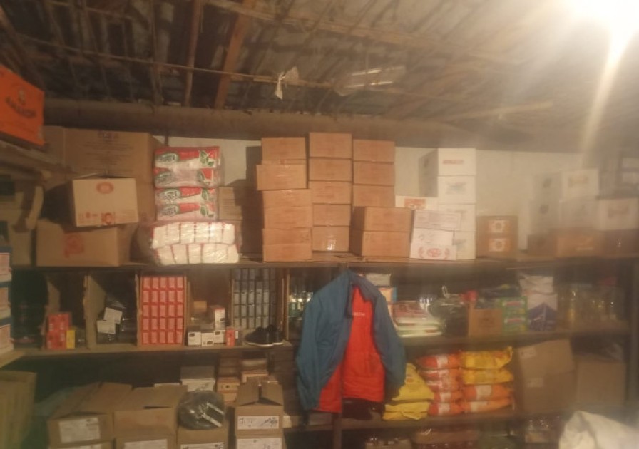 Bu marketdə saxta spirtli içkilər satılırmış - FOTOLAR