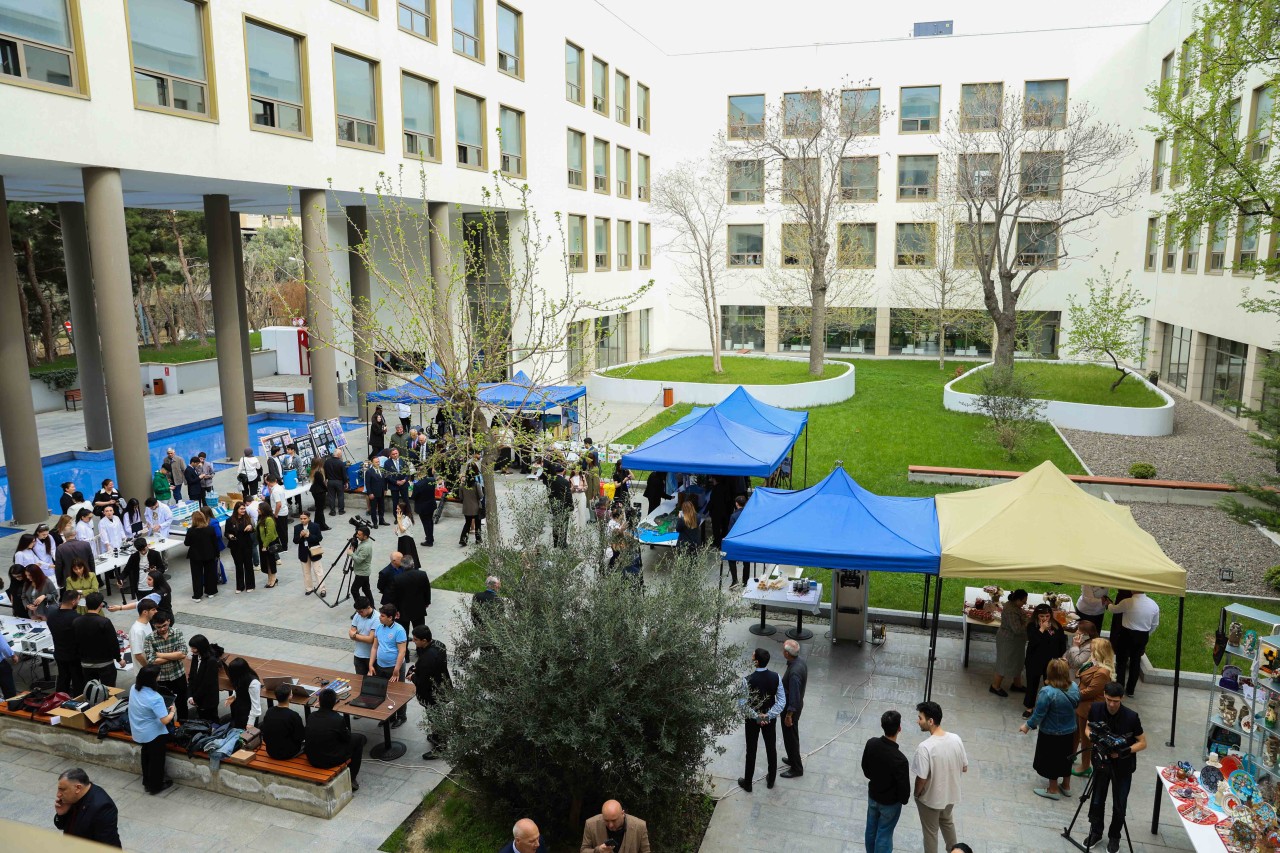 UNEC-də Elm Festivalına start verilib - FOTOLAR