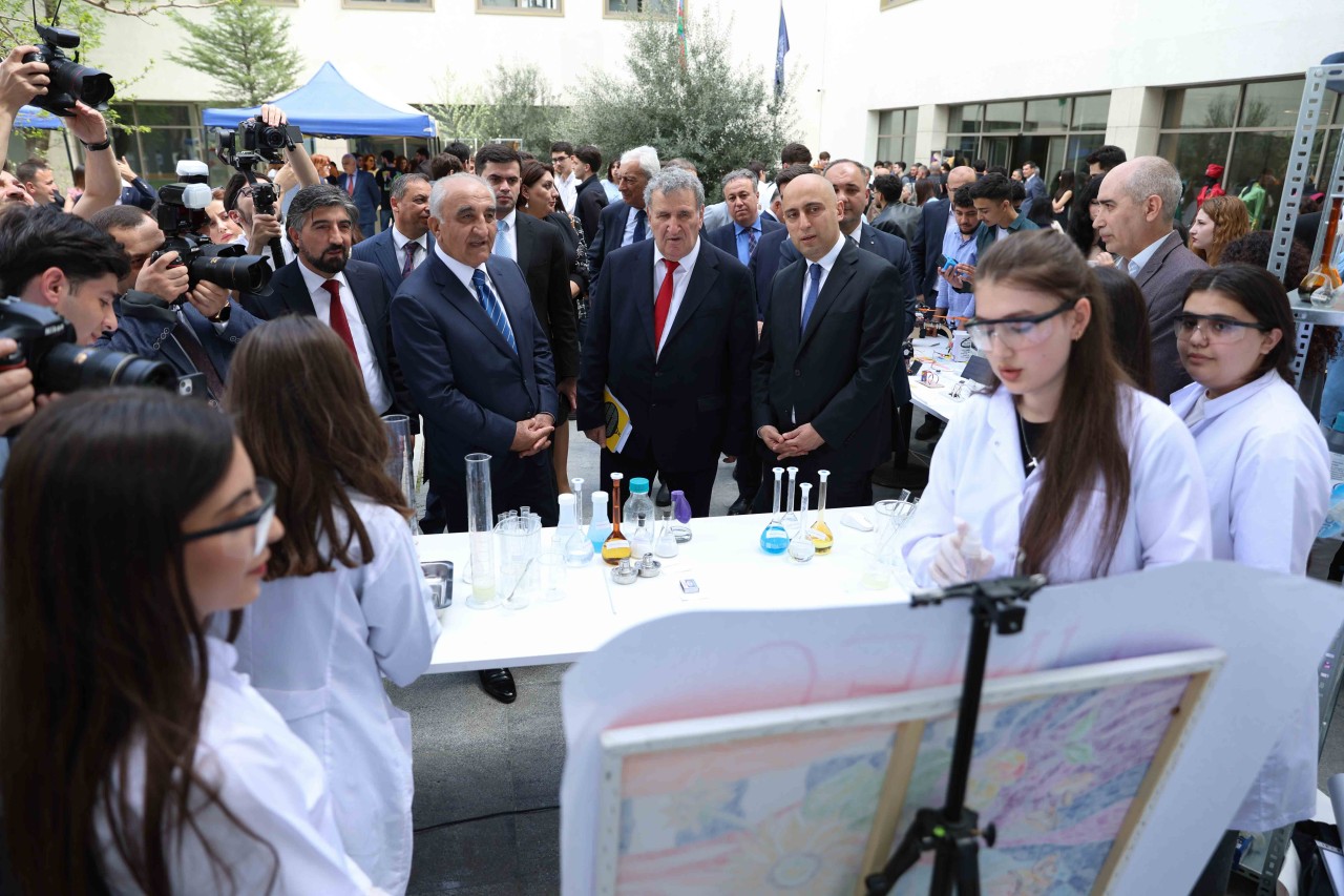 UNEC-də Elm Festivalına start verilib - FOTOLAR