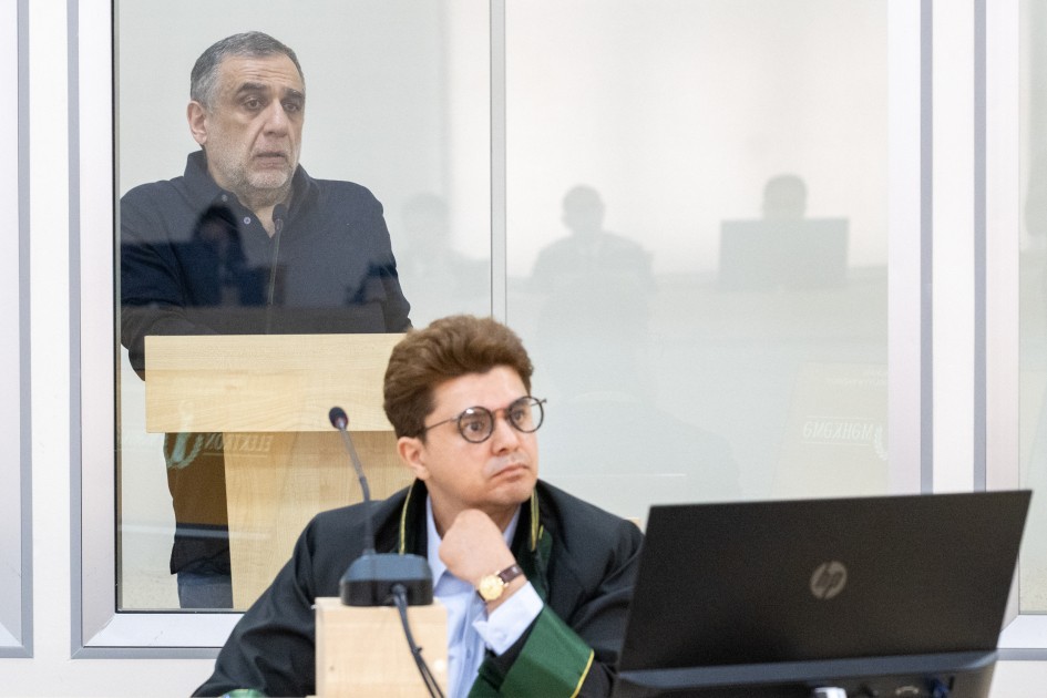 "Həkimlərimiz artilleriya zərbələrinə məruz qalmışdı" - Zərərçəkənlər ifadə verdi (FOTOLAR)