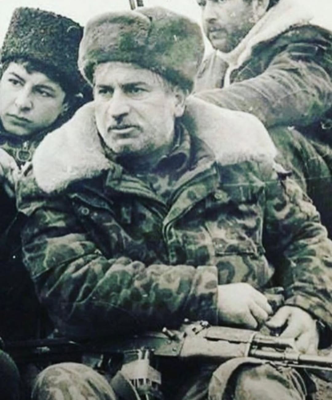 Vüqar Nadirovun şəhid atasının məzarı tapıldı - FOTOLAR