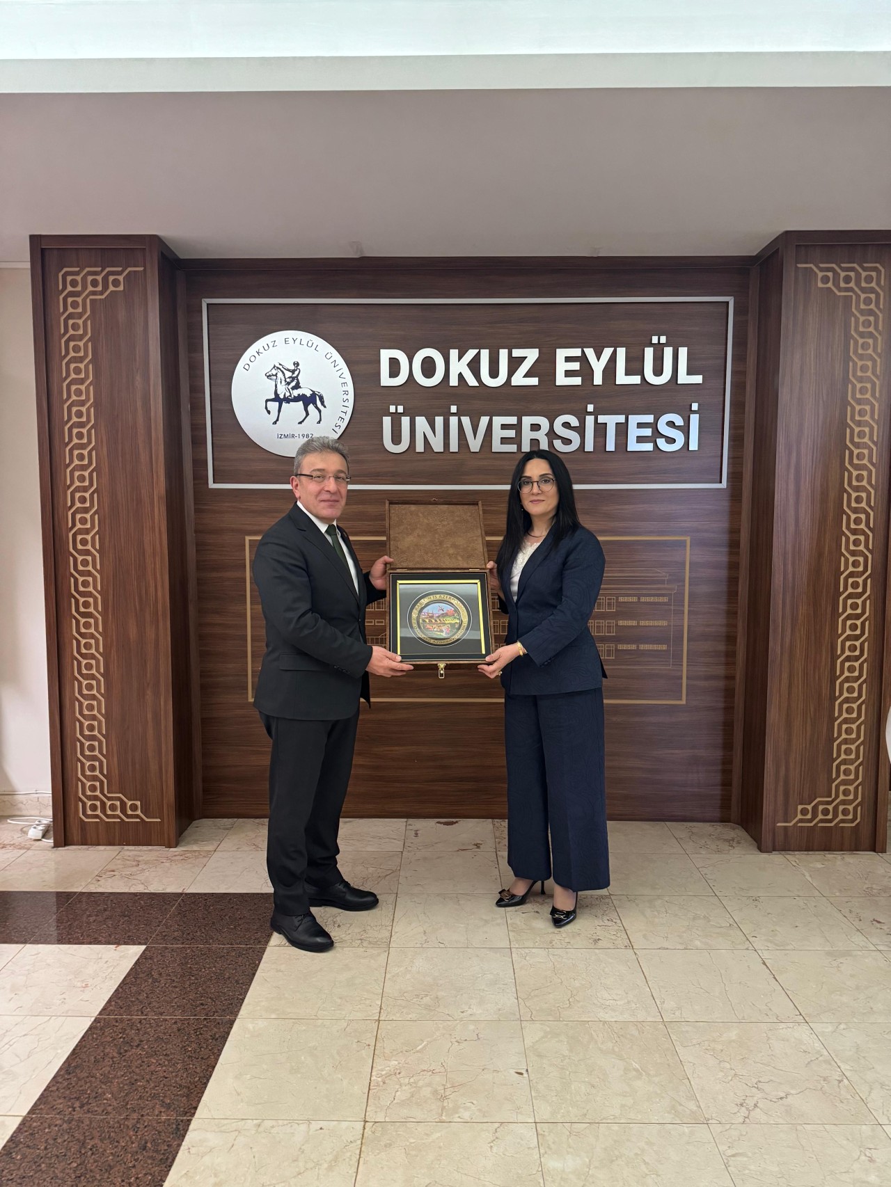 İzmirdə azərbaycanlılara qarşı törədilmiş soyqırımlara həsr olunmuş konfrans keçirilib - FOTOLAR