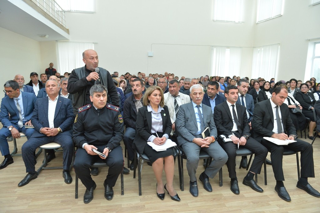Taleh Qaraşov kənd sakinlərinin müraciətlərini dinlədi - FOTOLAR