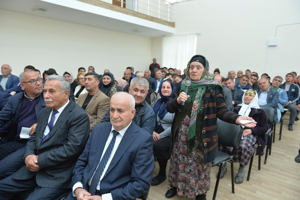 Taleh Qaraşov kənd sakinlərinin müraciətlərini dinlədi - FOTOLAR