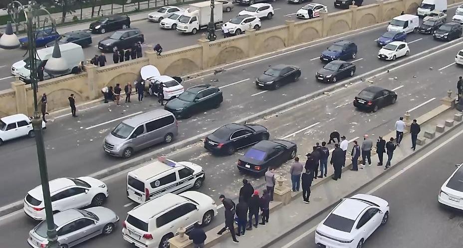 "Bolt"un taksisinin törətdiyi qəzada 2 nəfər xəsarət alıb - VİDEO (YENİLƏNİB)