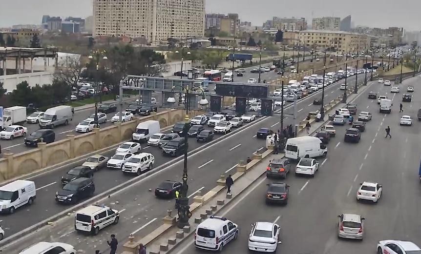 "Bolt"un taksisinin törətdiyi qəzada 2 nəfər xəsarət alıb - VİDEO (YENİLƏNİB)