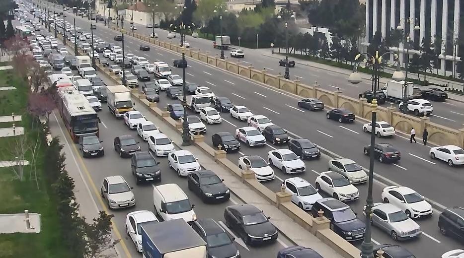 "Bolt"un taksisinin törətdiyi qəzada 2 nəfər xəsarət alıb - VİDEO (YENİLƏNİB)