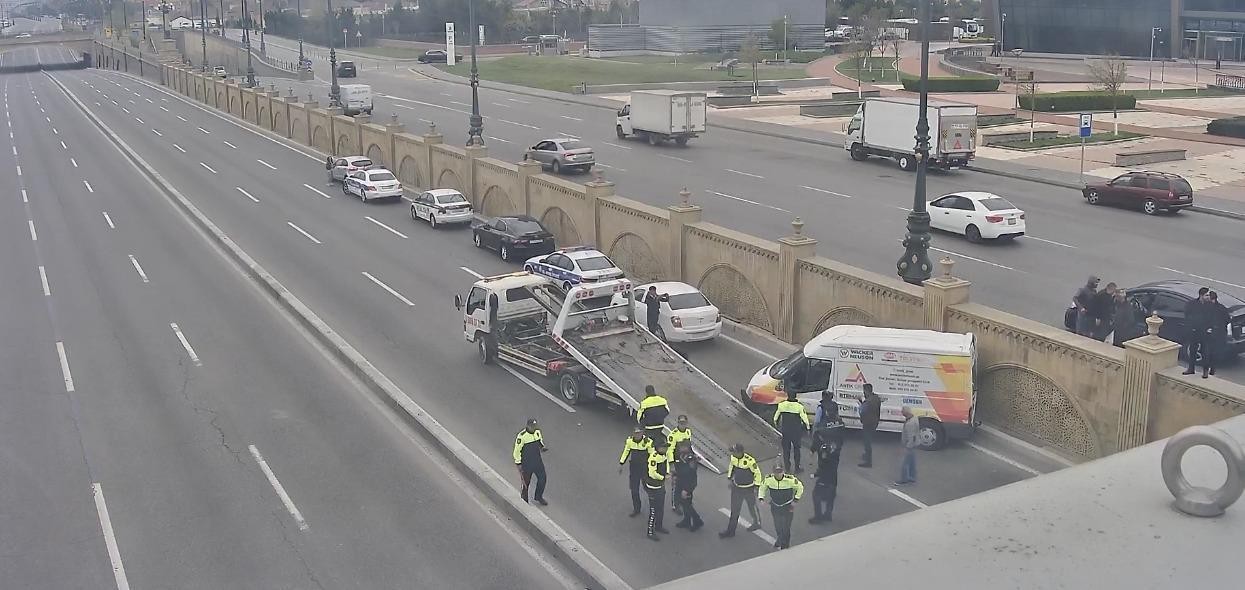 "Bolt"un taksisinin törətdiyi qəzada 2 nəfər xəsarət alıb - VİDEO (YENİLƏNİB)