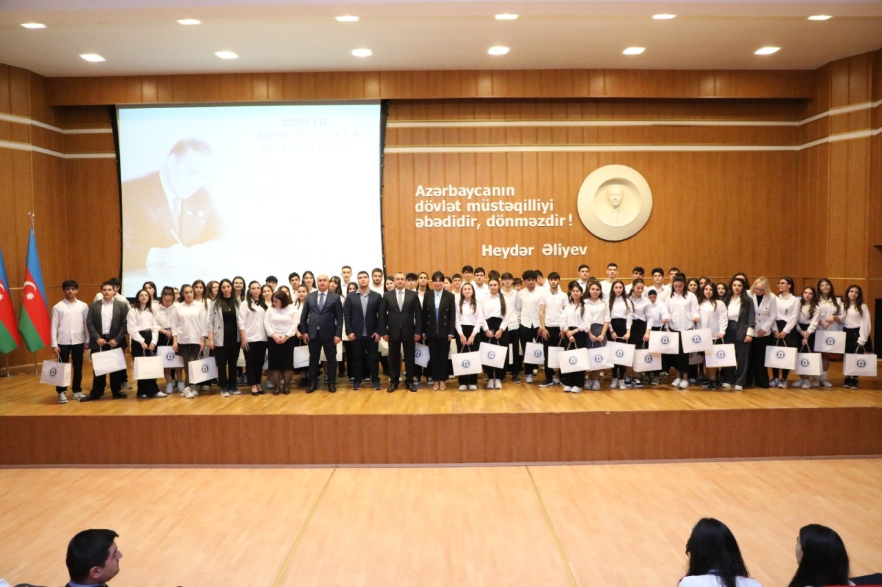 İcra başçısı Adil Əliyev növbəti dəfə gənclərlə görüşüb - FOTOLAR