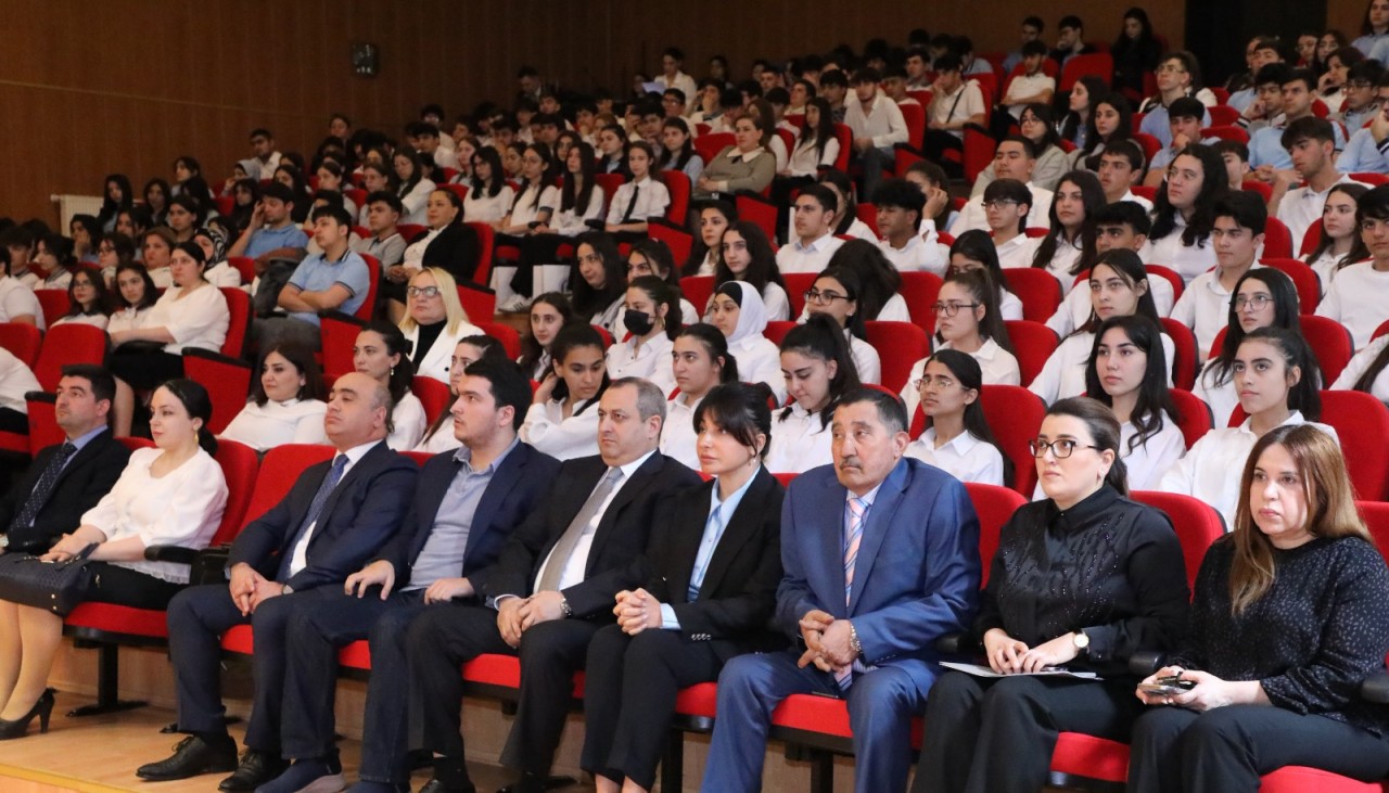 İcra başçısı Adil Əliyev növbəti dəfə gənclərlə görüşüb - FOTOLAR