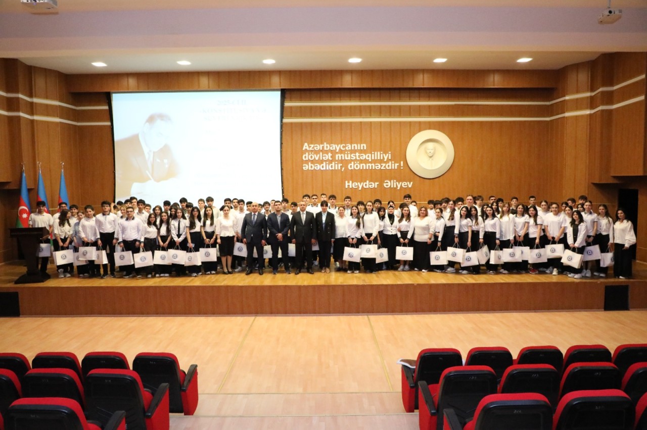 İcra başçısı Adil Əliyev növbəti dəfə gənclərlə görüşüb - FOTOLAR