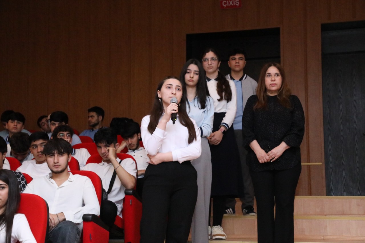 İcra başçısı Adil Əliyev növbəti dəfə gənclərlə görüşüb - FOTOLAR