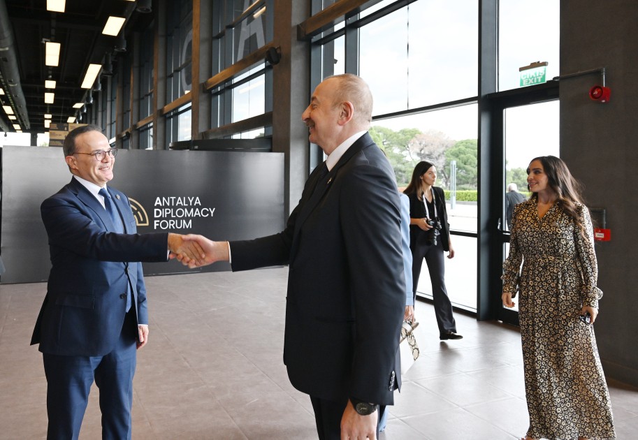 İlham Əliyev və ailə üzvləri Antalyada forumun açılışına qatıldı - FOTOLAR