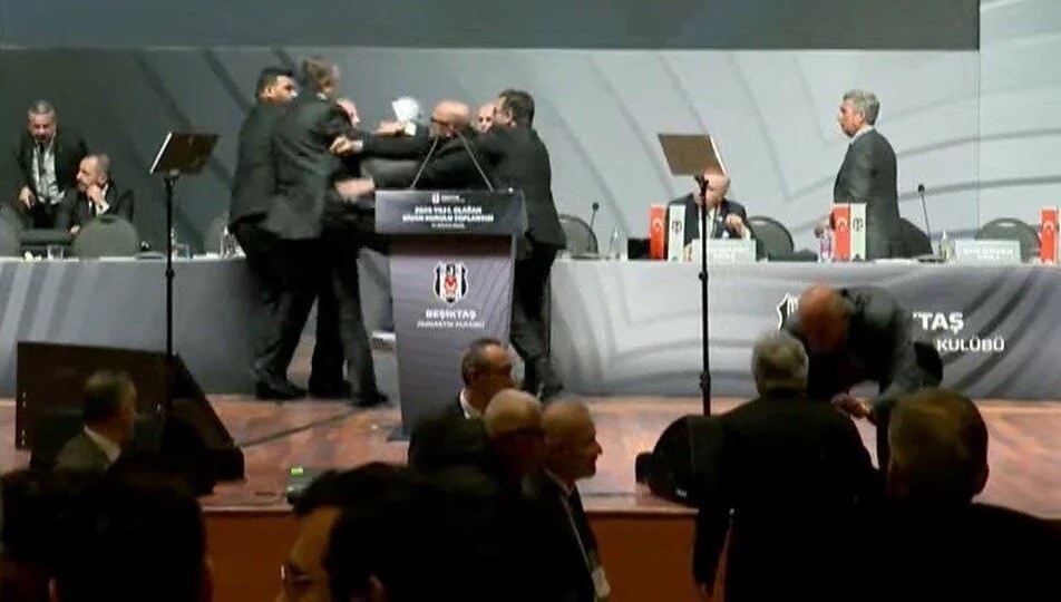 "Beşiktaş" FK-nın iclasında dava düşdü - FOTOLAR