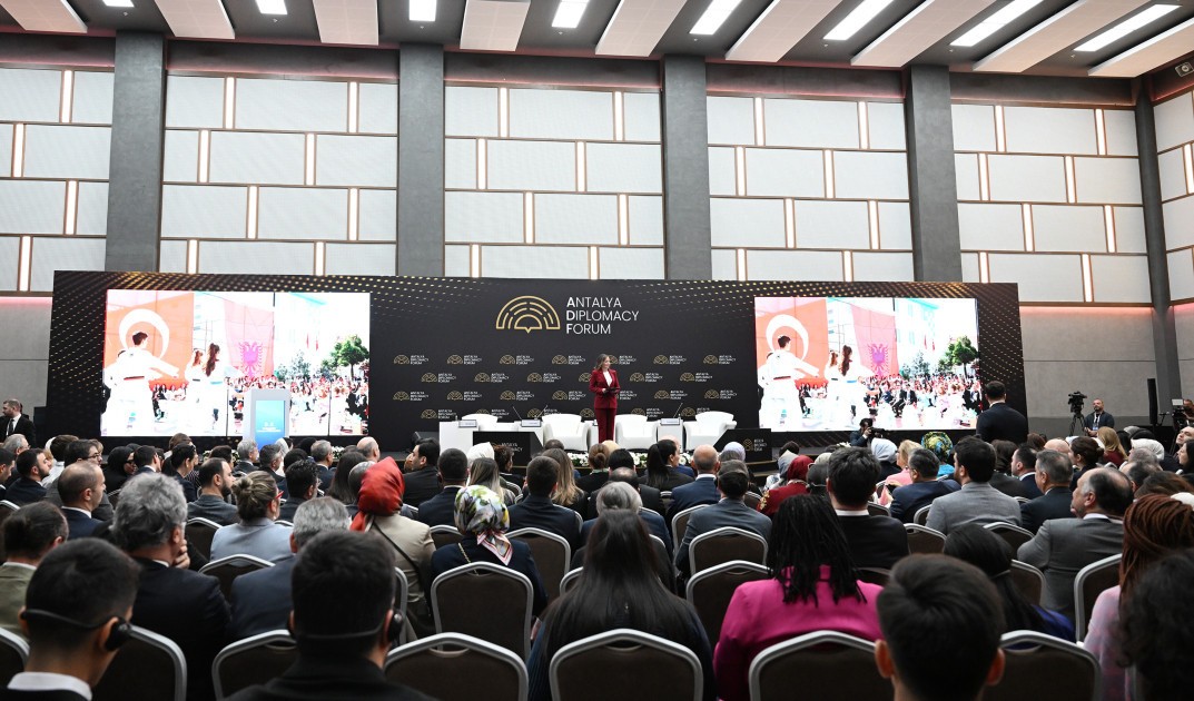 Mehriban Əliyeva Antalya Diplomatiya Forumunun panel iclasında iştirak edib - FOTOLAR