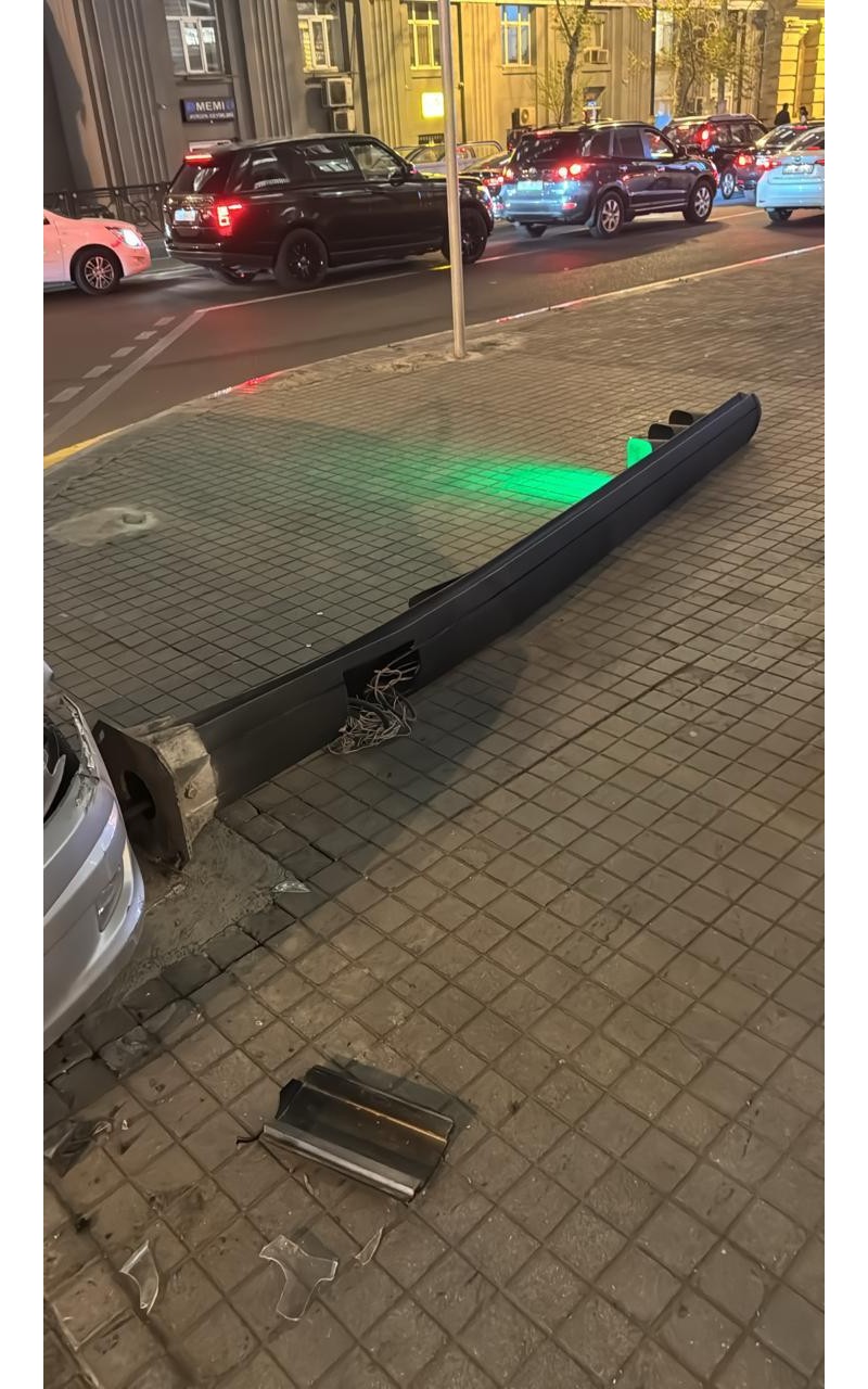 Bakıda qəza oldu, işıqfor yararsız vəziyyətə düşdü