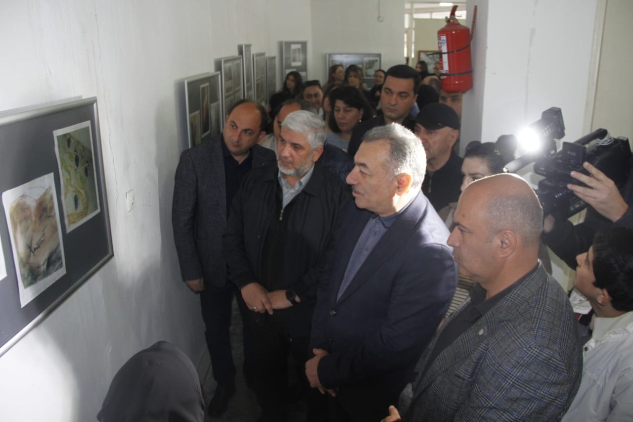 Mingəçevirdə şəhid döyüşçünün əl işlərindən ibarət rəsm sərgisi açıldı - FOTOLAR