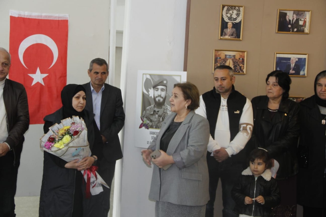 Mingəçevirdə şəhid döyüşçünün əl işlərindən ibarət rəsm sərgisi açıldı - FOTOLAR