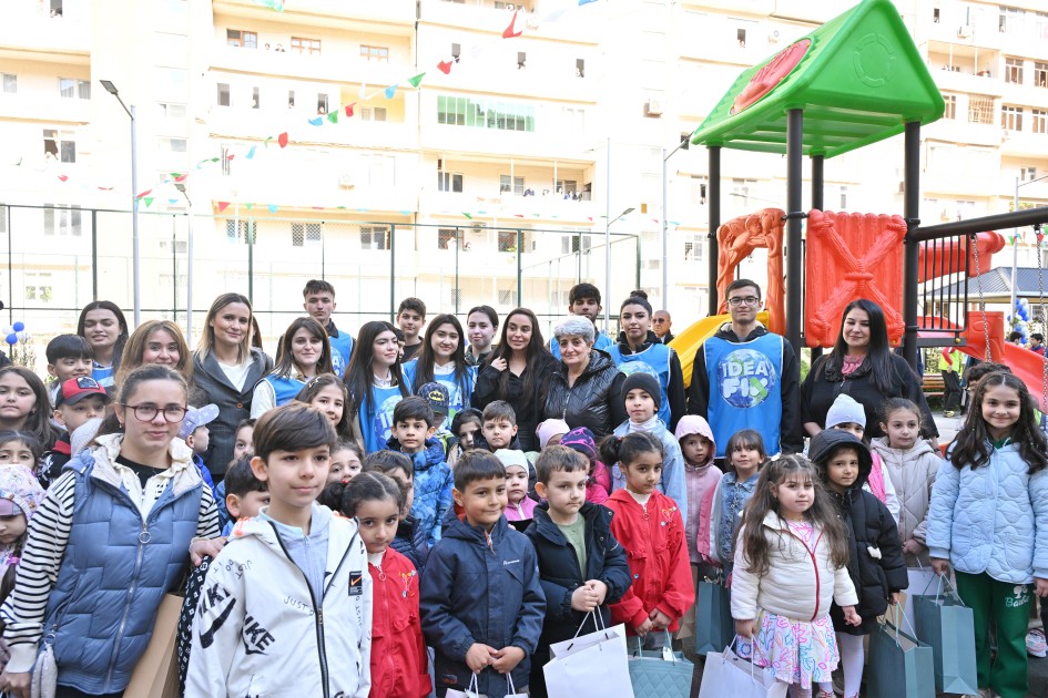 Leyla Əliyeva növbəti həyətin açılışını etdi - FOTOLAR