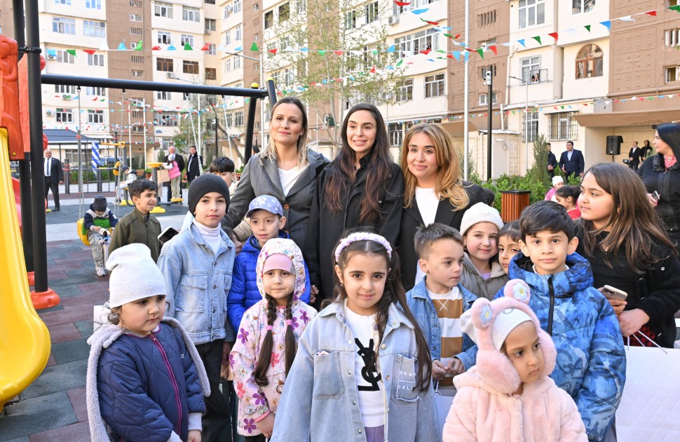 Leyla Əliyeva növbəti həyətin açılışını etdi - FOTOLAR