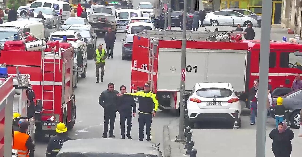 Yanğın baş verən küçədə məhdudiyyət aradan qaldırıldı - FOTOLAR (YENİLƏNİB)