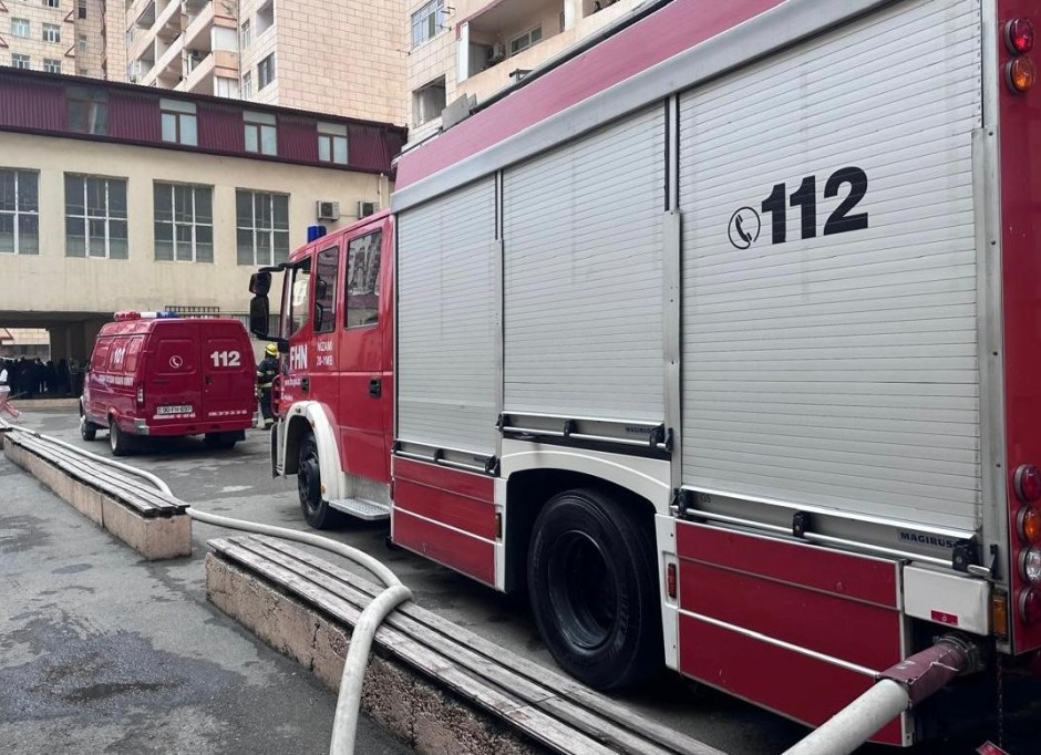 Bakıda hündürmərtəbəli binada yanğın - VİDEO