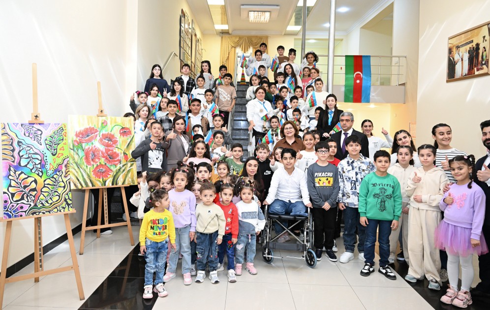 Mehriban Əliyeva və Leyla Əliyeva körpələr evində olublar - FOTOLAR